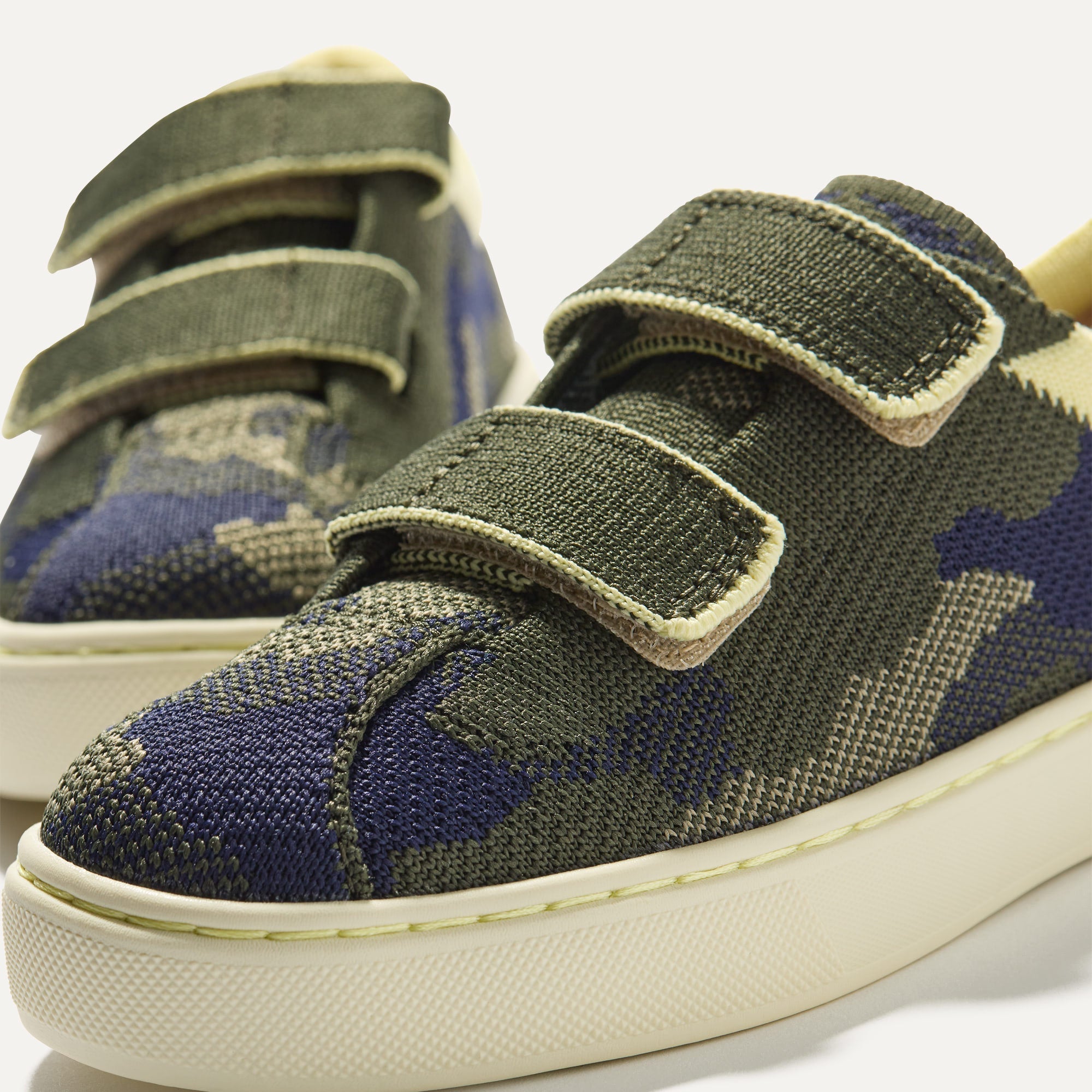 The Kids Strap Sneaker - Spruce Camo