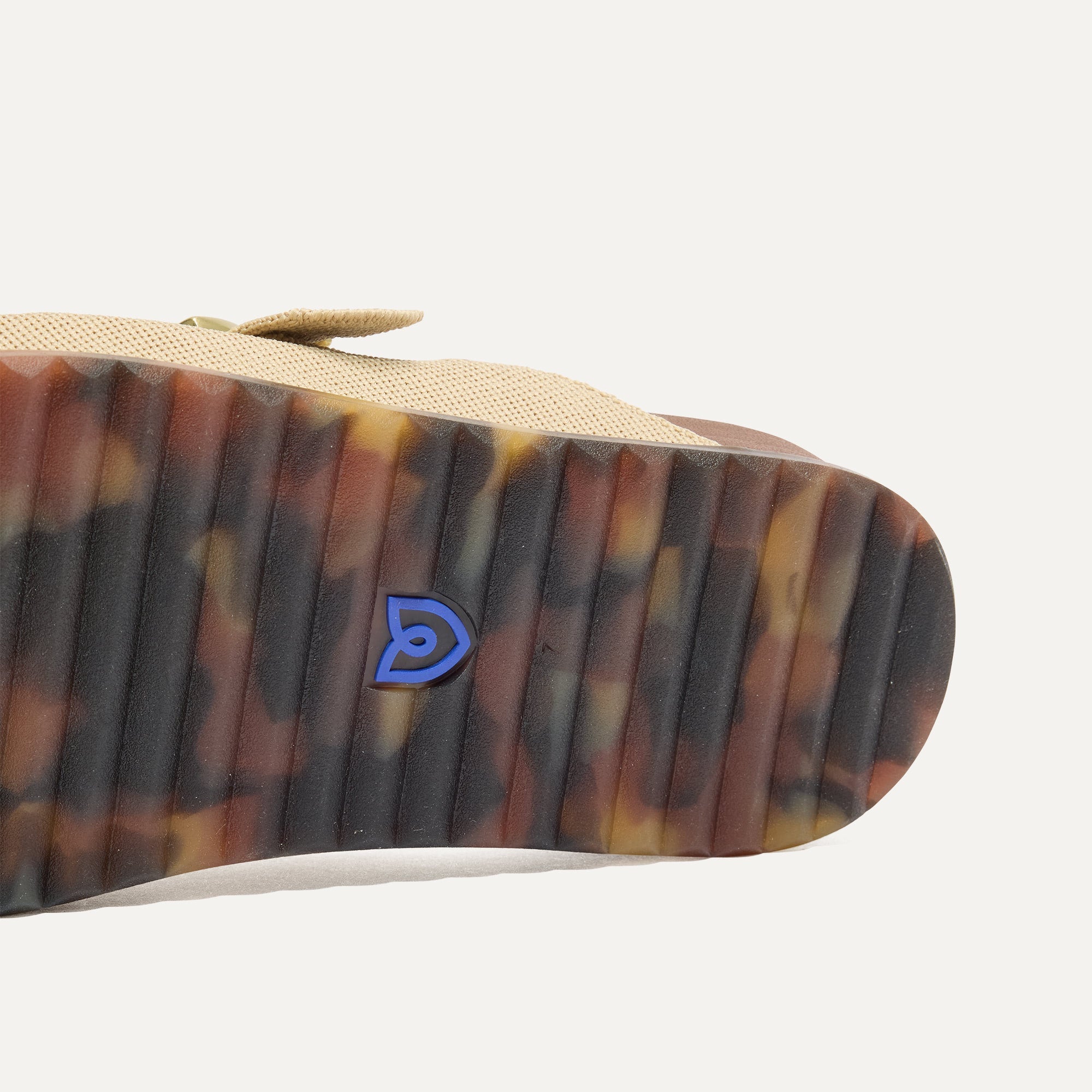 The Buckle Slide - Eyelet Wheat