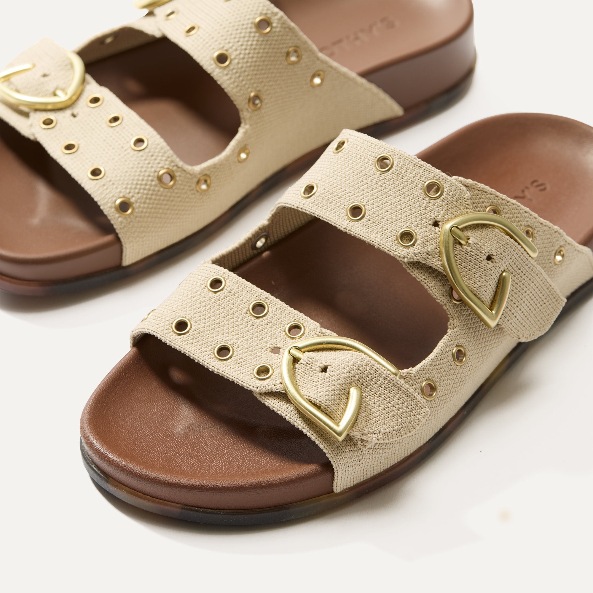 The Buckle Slide - Eyelet Wheat