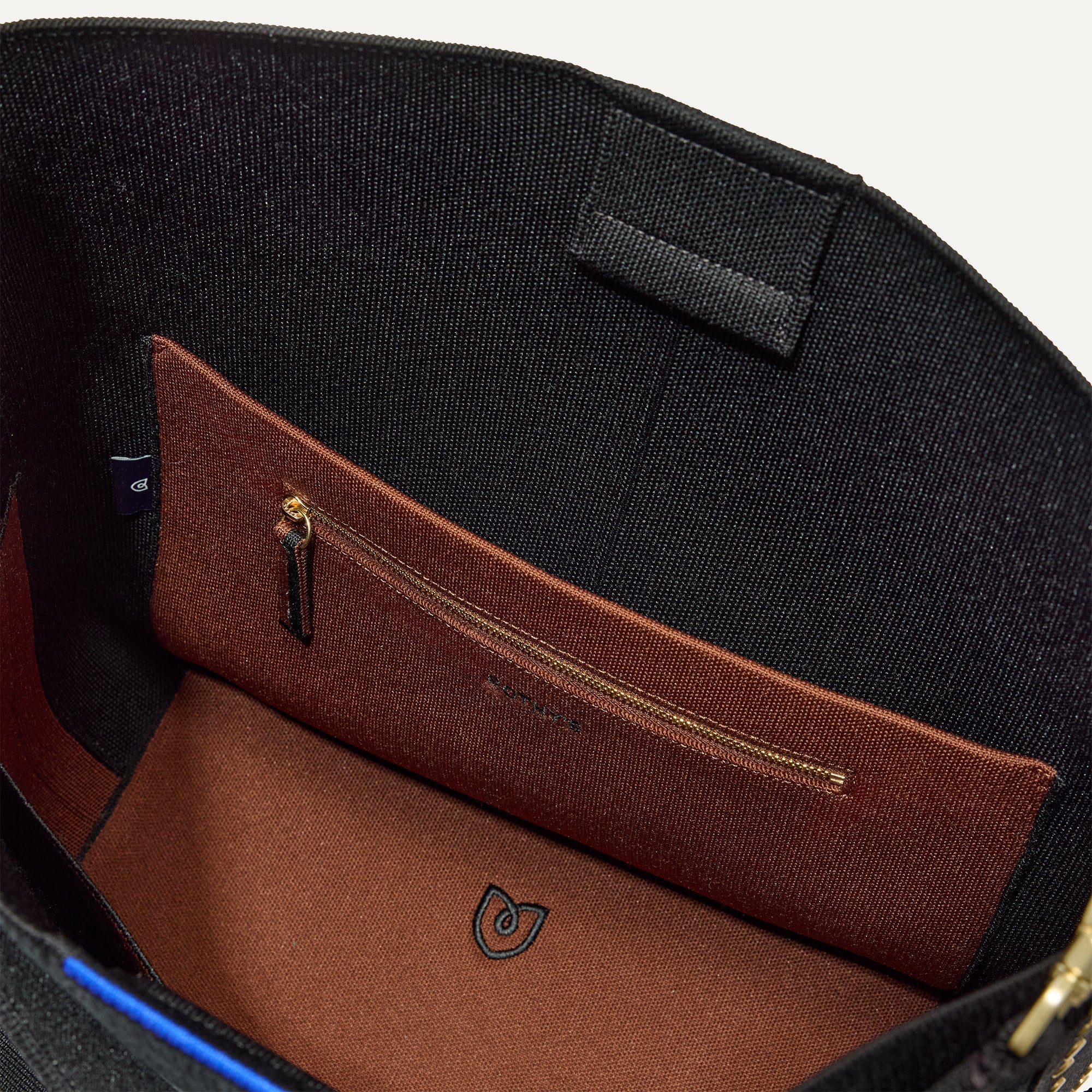 The ReVelvet™ Bucket Bag - ReVelvet™ Black